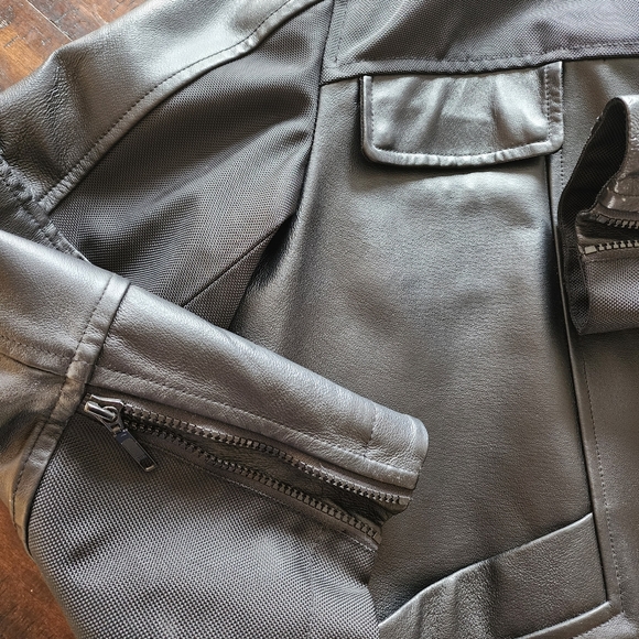 Danier leather jacket - Picture 8 of 8